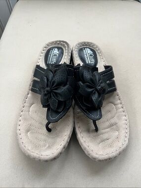Cliffs Cynthia Black Thong Sandals 7.5